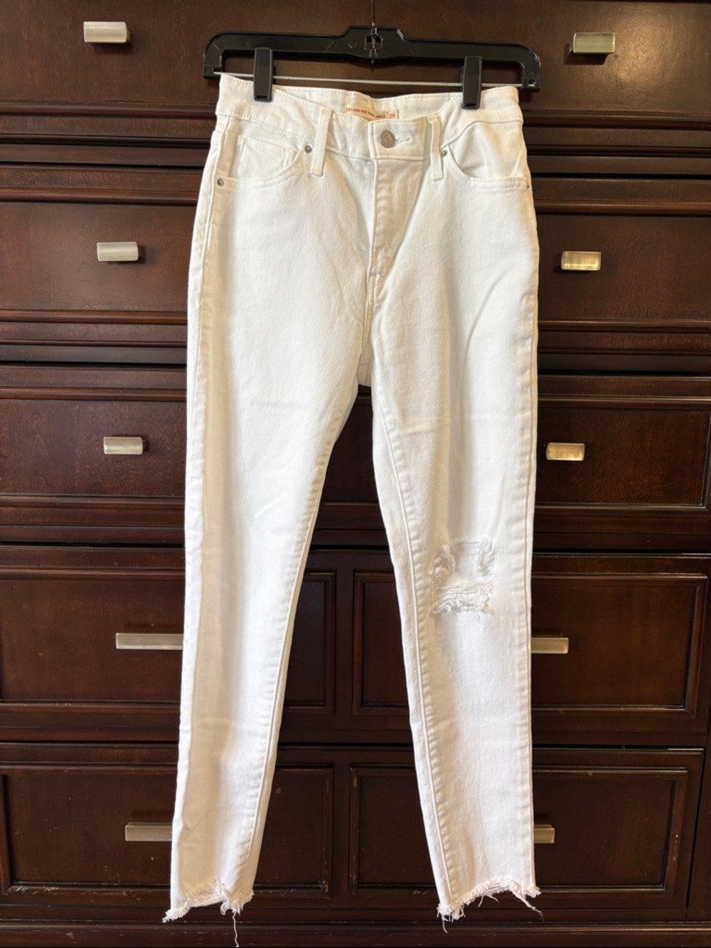Levi's White Skinny Jeans with Distressed Knee & Frayed Hem